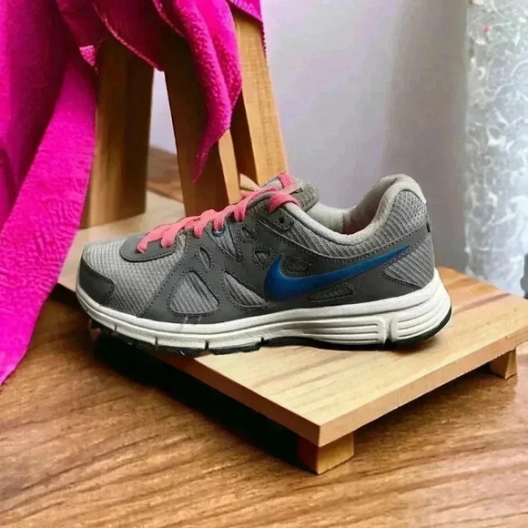 Nike Revolution 2 Lightweight Running Shoe - Women's Size 6.5M. #Sneakers - Picture 1 of 6